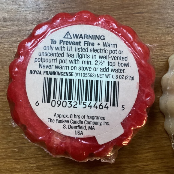 Yankee Candle Tarts Royal Frankincense & Christmas Cupcake NEW  0.8 oz each - Picture 5 of 6